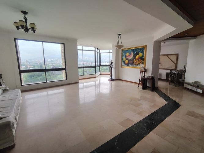 Apartamento de 3 alcobas en arriendo en El Poblado, Medellín, 189 m² · foto 2 de 16