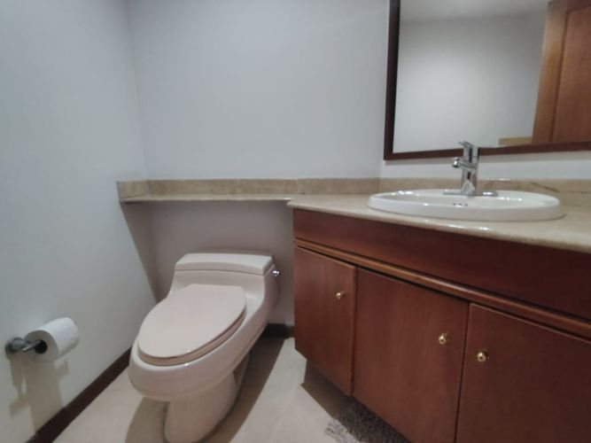 Apartamento de 3 alcobas en arriendo en El Poblado, Medellín, 189 m² · foto 14 de 16