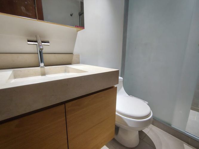 Apartamento de 3 alcobas en arriendo en El Poblado, Medellín, 189 m² · foto 16 de 16