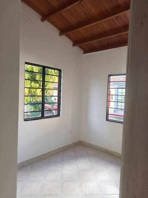 Casa de 5 alcobas en venta en La Campiña, Girón, 58 m² · foto 9 de 15