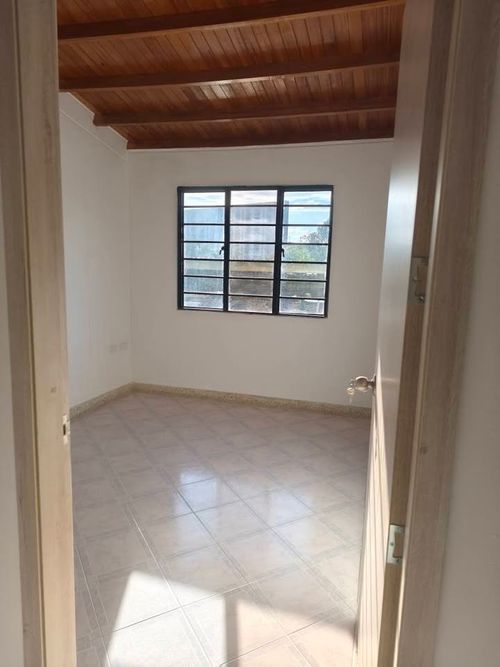 Casa de 5 alcobas en venta en La Campiña, Girón, 58 m² · foto 12 de 15