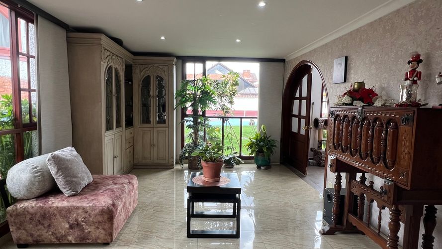 Casa de 4 alcobas en venta en San Jose De Bavaria, Bogotá, 373 m² · foto 3 de 24