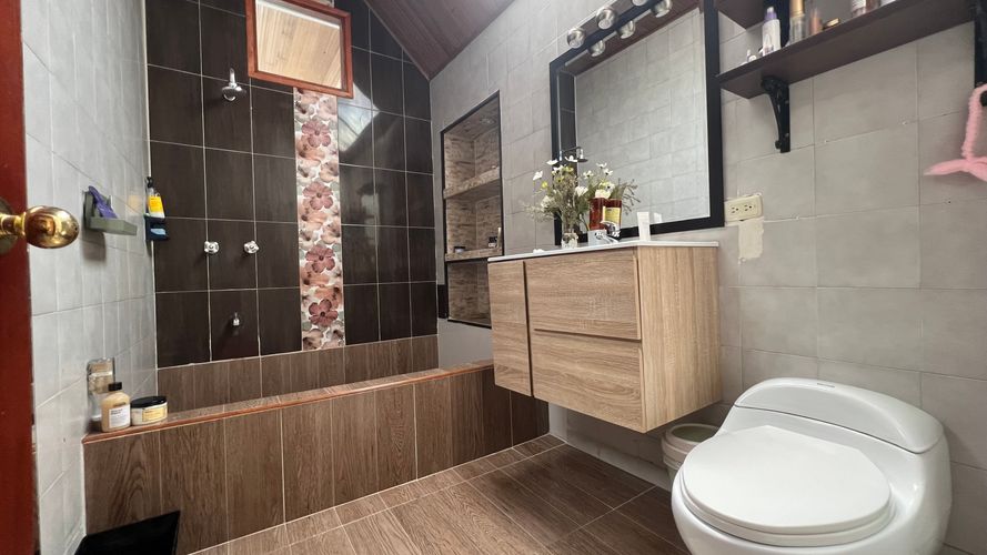 Casa de 4 alcobas en venta en San Jose De Bavaria, Bogotá, 373 m² · foto 24 de 24