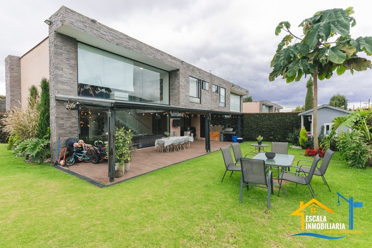 Casa de 3 alcobas en venta en Pueblo Viejo, Cota, 181 m² · foto 2 de 24