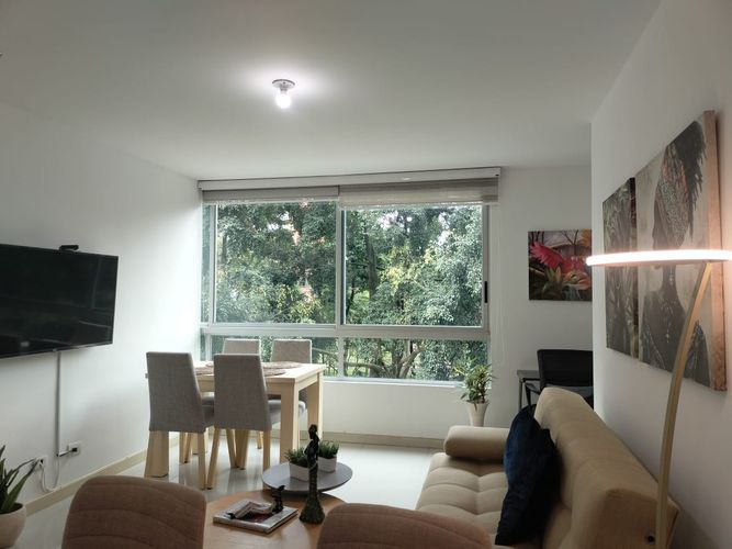 Apartamento de 2 alcobas en arriendo en El Poblado, Medellín, 79 m² · foto 2 de 17