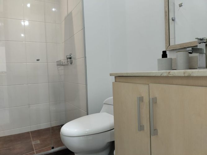 Apartamento de 2 alcobas en arriendo en El Poblado, Medellín, 79 m² · foto 16 de 17