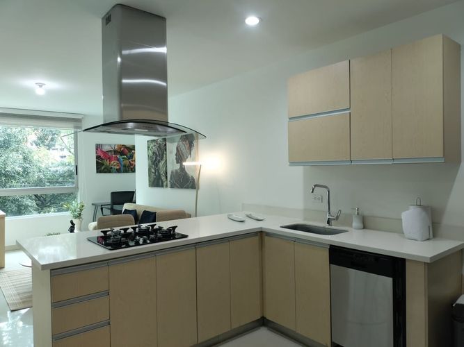 Apartamento de 2 alcobas en arriendo en El Poblado, Medellín, 79 m² · foto 5 de 17