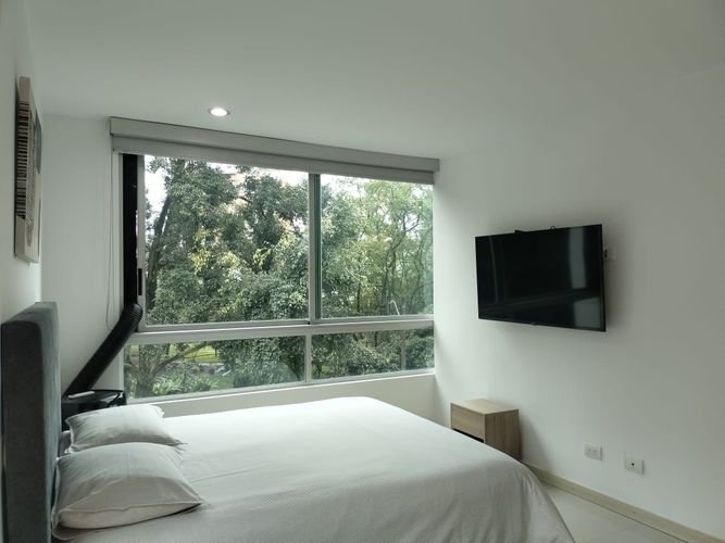 Apartamento de 2 alcobas en arriendo en El Poblado, Medellín, 79 m² · foto 10 de 17