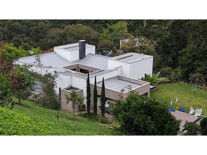 Casa de 3 alcobas en venta en La Tablaza, La Estrella, 272 m² · foto 2 de 24