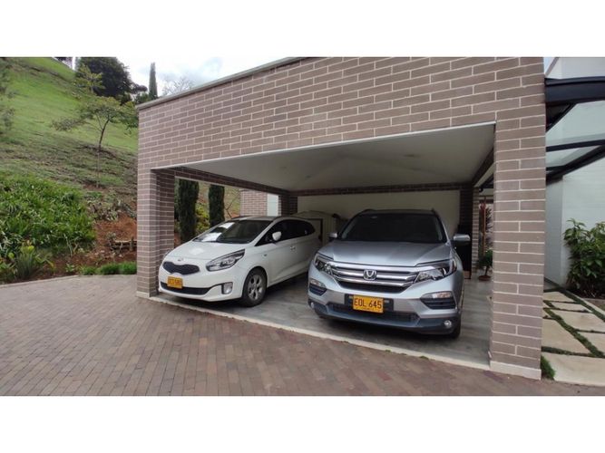 Casa de 3 alcobas en venta en La Tablaza, La Estrella, 272 m² · foto 3 de 24