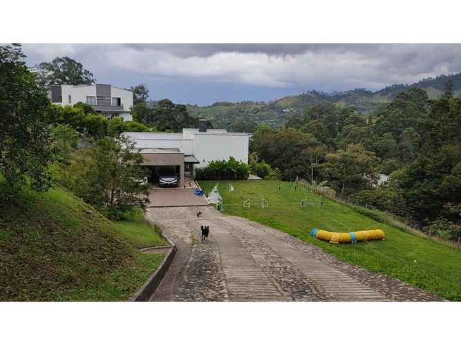 Casa de 3 alcobas en venta en La Tablaza, La Estrella, 272 m² · foto 4 de 24