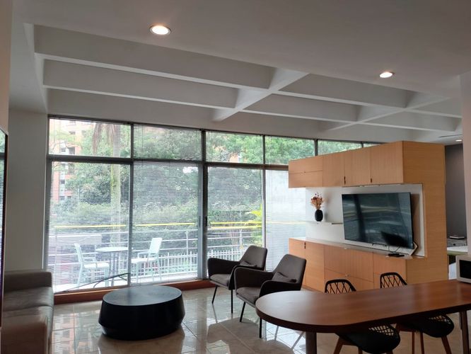 Apartamento en venta en El Poblado, Medellín · foto 2 de 12