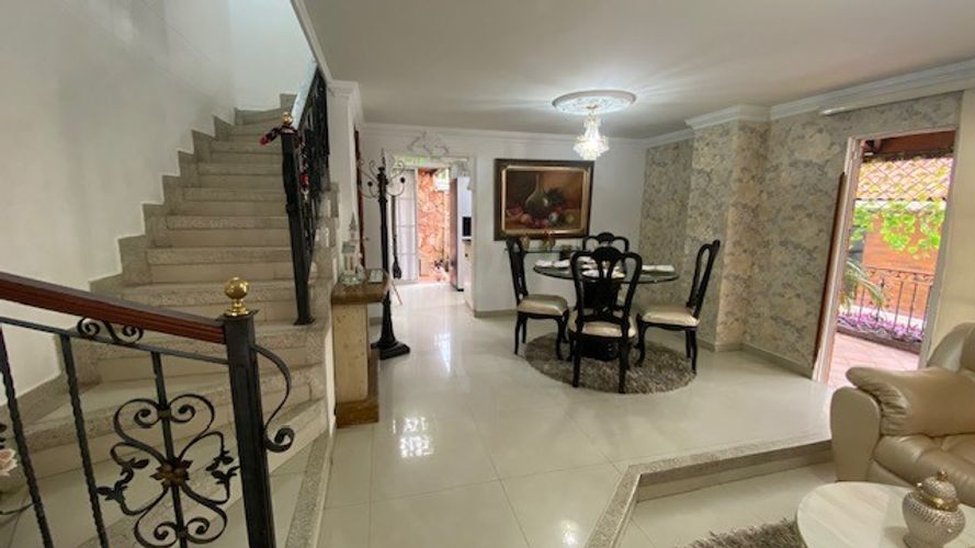 Casa de 3 alcobas en venta en Cañaveral, Floridablanca, 200 m² · foto 2 de 24