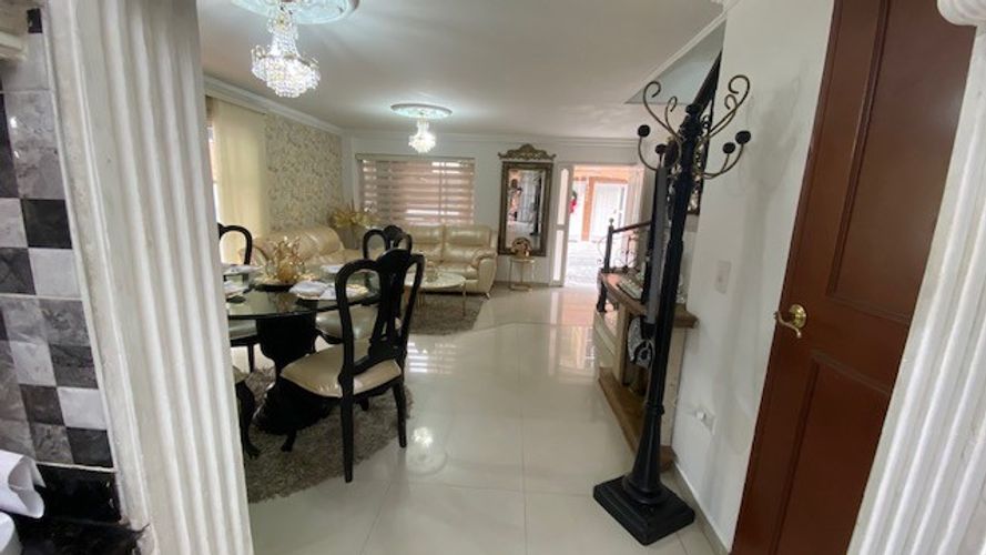 Casa de 3 alcobas en venta en Cañaveral, Floridablanca, 200 m² · foto 3 de 24