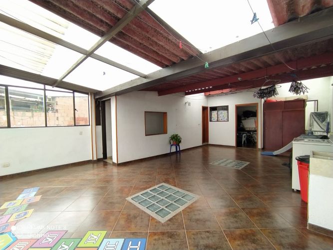 Casa de 6 alcobas en venta en Gran Britalia, Bogotá, 294 m² · foto 14 de 24