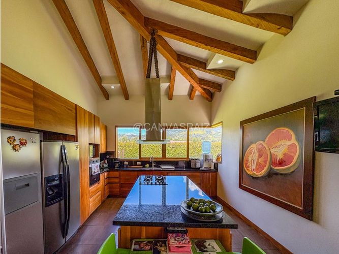 Casa de 4 alcobas en venta en Lomitas, La Ceja, 375 m² · foto 9 de 24