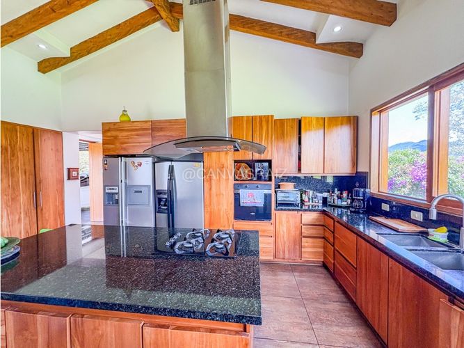 Casa de 4 alcobas en venta en Lomitas, La Ceja, 375 m² · foto 11 de 24