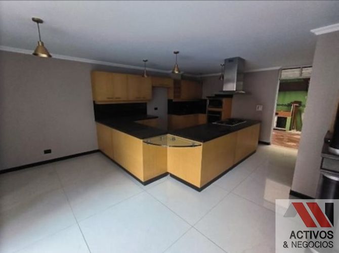 Casa de 5 alcobas en venta en Loma De San Jose, Sabaneta, 884 m² · foto 10 de 24