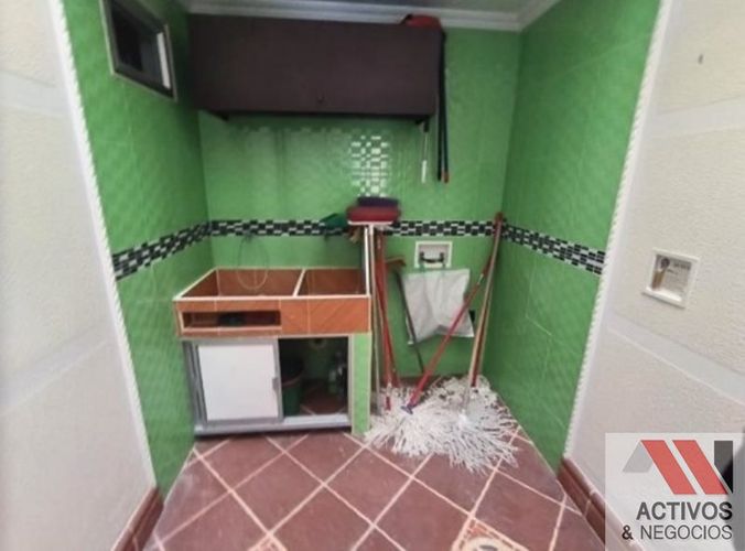 Casa de 5 alcobas en venta en Loma De San Jose, Sabaneta, 884 m² · foto 12 de 24