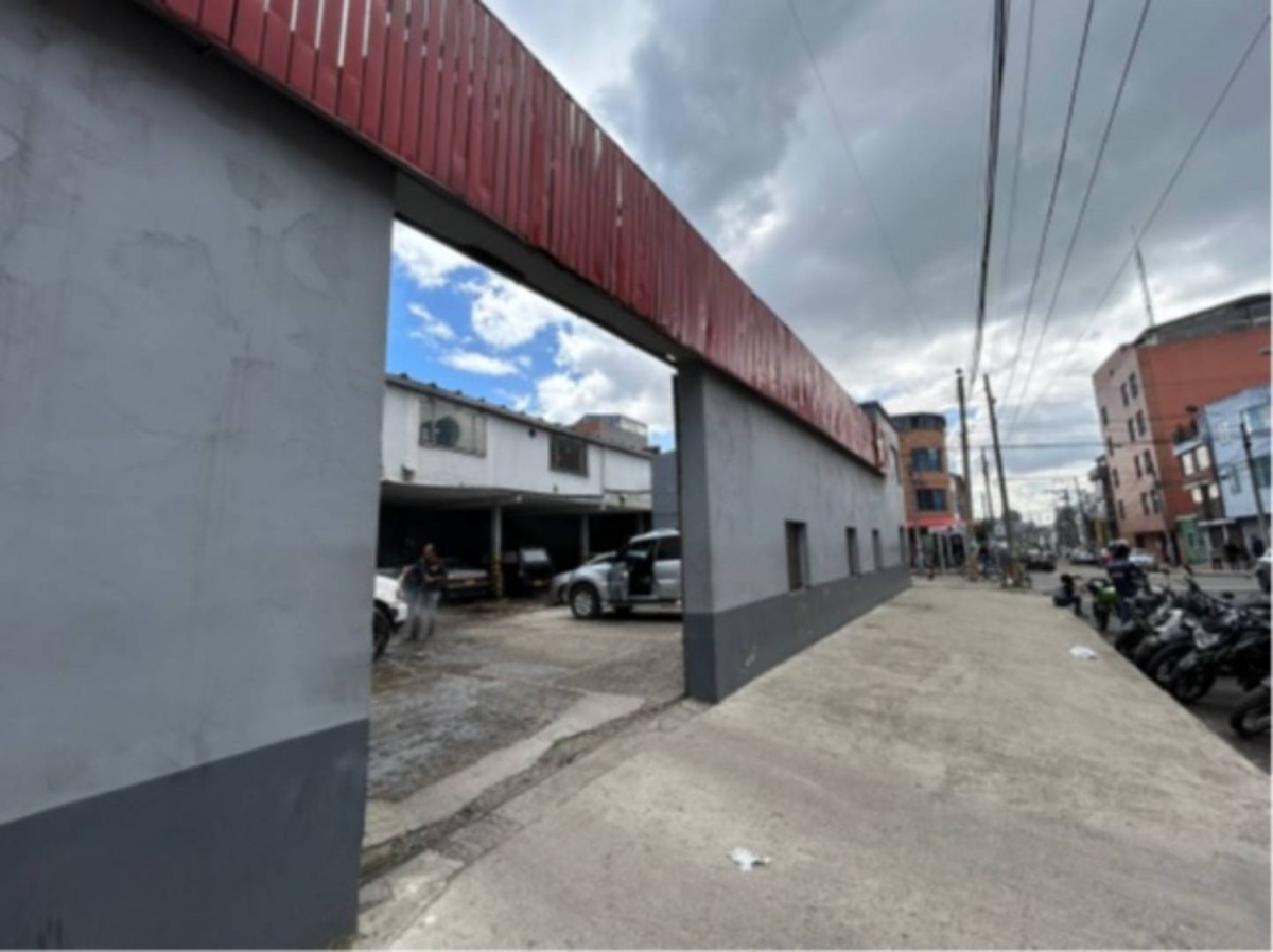 Casa en venta en Alcazares, Bogotá · foto 2 de 13