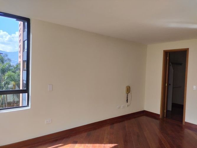 Apartamento de 3 alcobas en arriendo en El Poblado, Medellín, 175 m² · foto 10 de 19