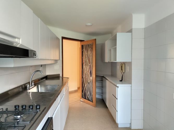 Apartamento de 3 alcobas en arriendo en El Poblado, Medellín, 175 m² · foto 6 de 19