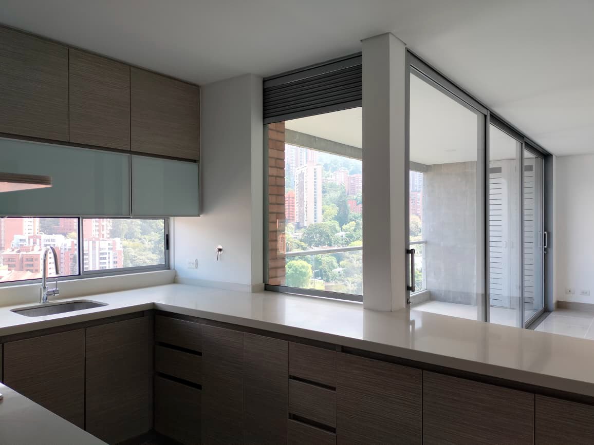 Apartamento en arriendo en El Poblado, Medellín · foto 2 de 18