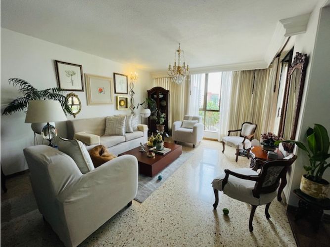 Apartamento de 2 alcobas en venta en Versalles, Cali, 125 m² · foto 2 de 15