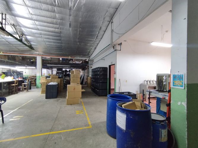 Bodega en arriendo en El Poblado, Medellín, 710 m² · foto 9 de 11