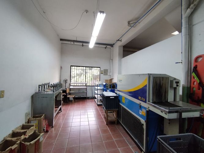Bodega en arriendo en El Poblado, Medellín, 710 m² · foto 10 de 11