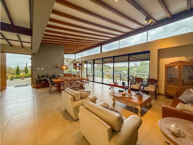Casa de 4 alcobas en venta en Quirama, El Carmen de Viboral, 455 m² · foto 2 de 22