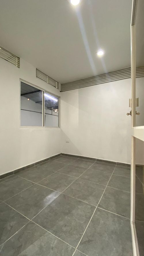 Bodega en venta en Dangond, Bucaramanga, 300 m² · foto 11 de 11