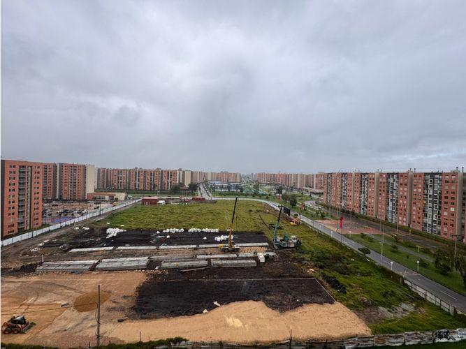Apartamento de 3 alcobas en venta en Potrero Grande, Madrid, 51 m² · foto 2 de 15