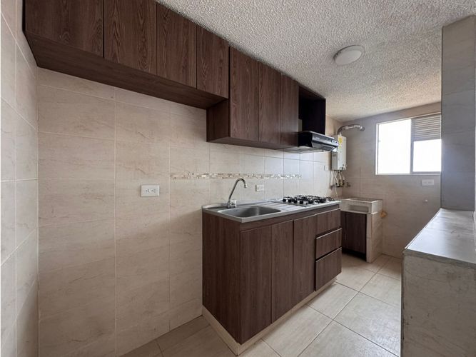 Apartamento de 3 alcobas en venta en Potrero Grande, Madrid, 51 m² · foto 3 de 15