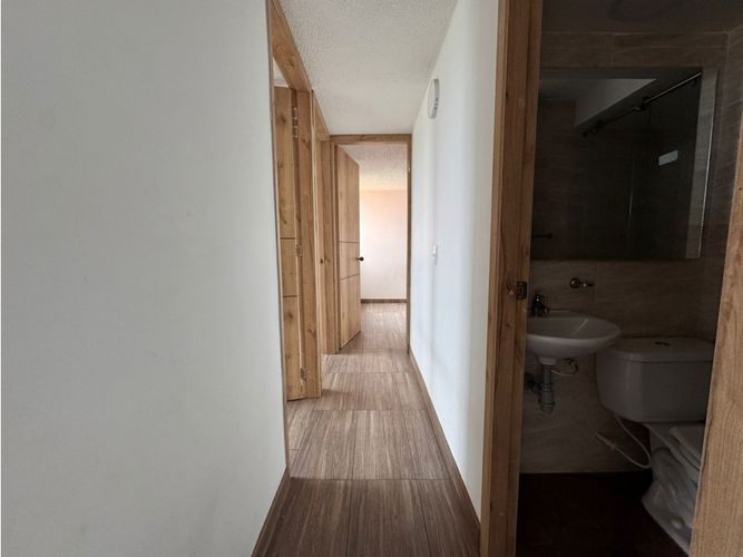 Apartamento de 3 alcobas en venta en Potrero Grande, Madrid, 51 m² · foto 4 de 15