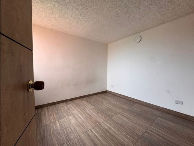 Apartamento de 3 alcobas en venta en Potrero Grande, Madrid, 51 m² · foto 10 de 15