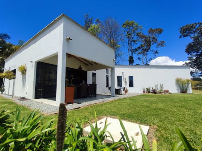 Casa de 3 alcobas en venta en La Alhambra, El Carmen de Viboral, 237 m² · foto 3 de 24