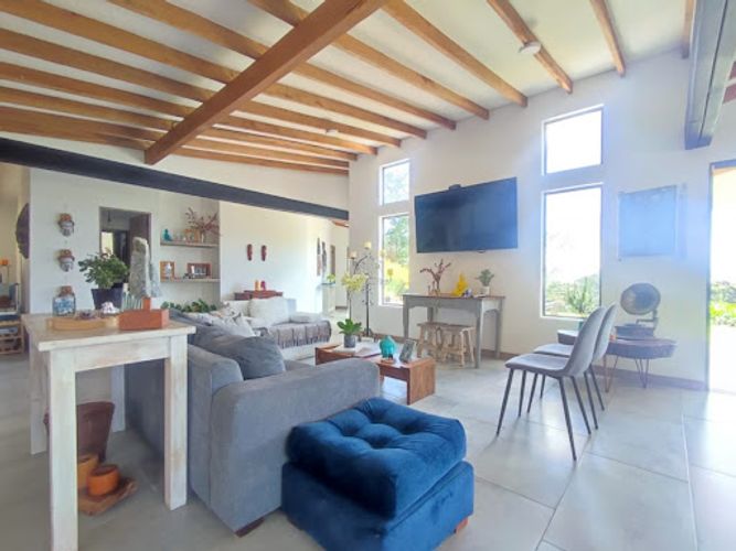 Casa de 3 alcobas en venta en La Alhambra, El Carmen de Viboral, 237 m² · foto 8 de 24