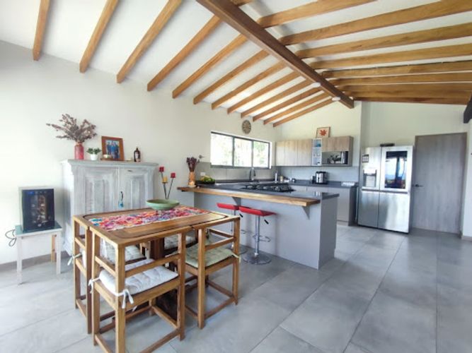Casa de 3 alcobas en venta en La Alhambra, El Carmen de Viboral, 237 m² · foto 9 de 24