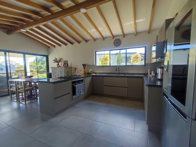 Casa de 3 alcobas en venta en La Alhambra, El Carmen de Viboral, 237 m² · foto 12 de 24