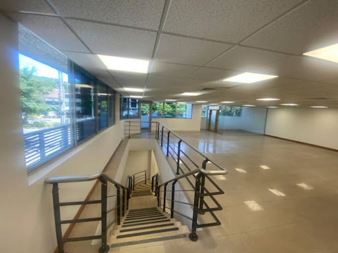Bodega en arriendo en Cristo Rey, Medellín, 420 m² · foto 3 de 24