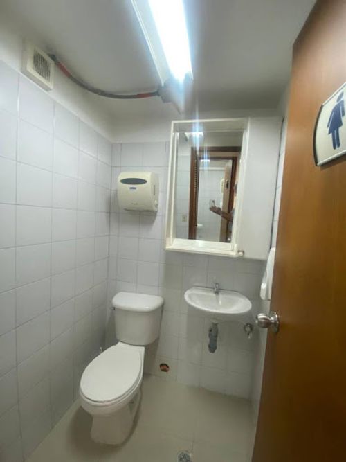 Bodega en arriendo en Cristo Rey, Medellín, 420 m² · foto 6 de 24