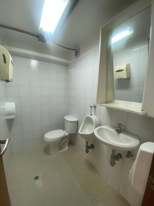 Bodega en arriendo en Cristo Rey, Medellín, 420 m² · foto 7 de 24