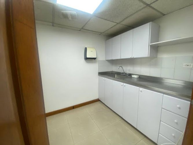 Bodega en arriendo en Cristo Rey, Medellín, 420 m² · foto 8 de 24