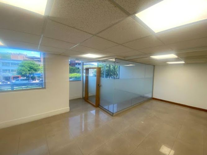 Bodega en arriendo en Cristo Rey, Medellín, 420 m² · foto 15 de 24