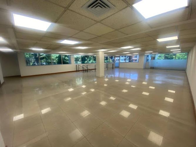Bodega en arriendo en Cristo Rey, Medellín, 420 m² · foto 16 de 24