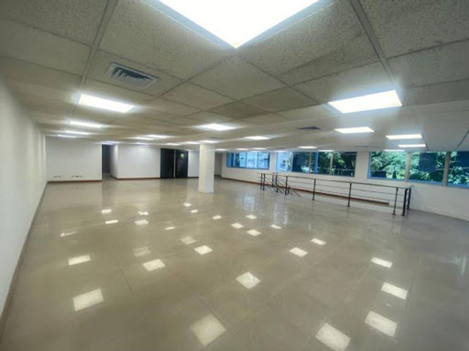 Bodega en arriendo en Cristo Rey, Medellín, 420 m² · foto 17 de 24