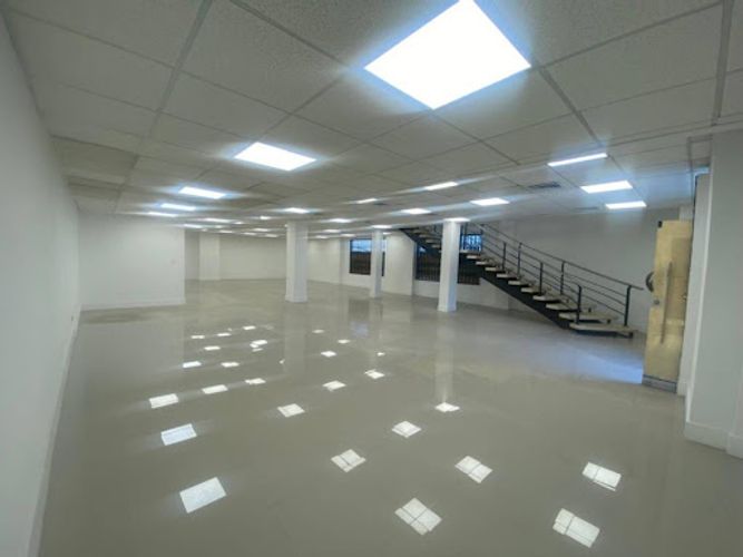 Bodega en arriendo en Cristo Rey, Medellín, 420 m² · foto 23 de 24
