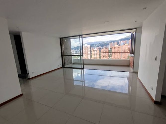 Apartamento de 2 alcobas en arriendo en Los Balsos, Medellín, 105 m² · foto 2 de 24