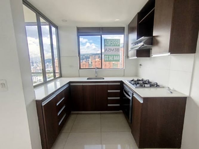 Apartamento de 2 alcobas en arriendo en Los Balsos, Medellín, 105 m² · foto 4 de 24
